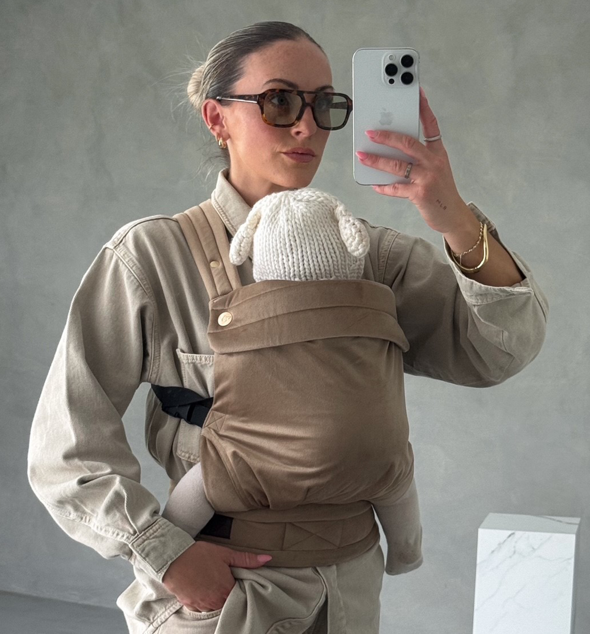 almondine-baby-carrier-front.png