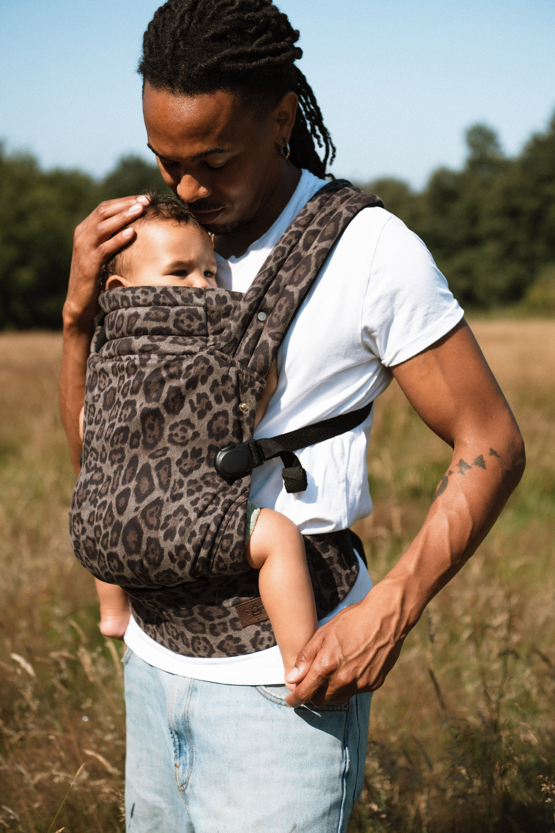 Dads babywearing