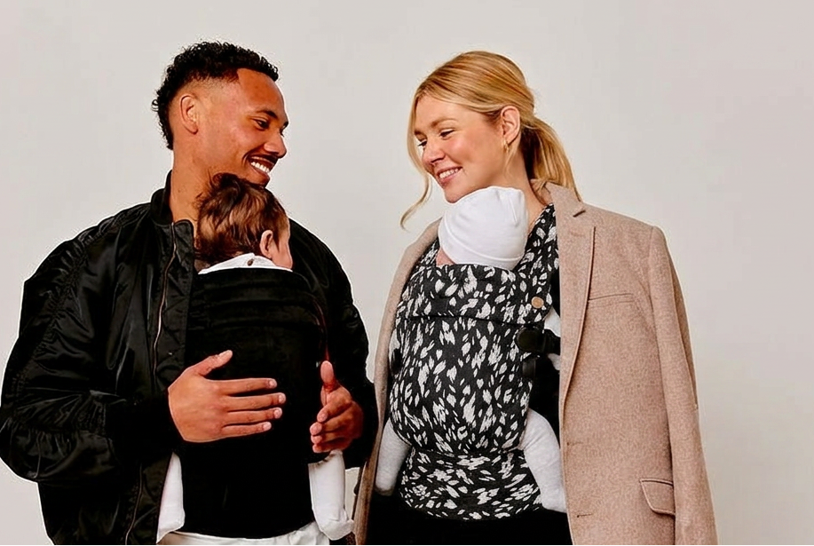 Firefly_change_the_baby_carrier_on_the_right_to_the_colour_in_image_reference_2_change_hat_o_912266.png