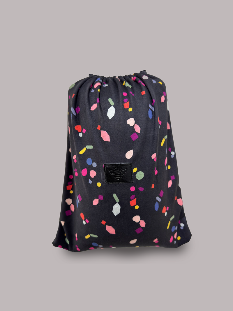 Kaleidoscope-travel-bag-2_f9acc5b6-c0bd-4654-a242-0b290ca71005.png