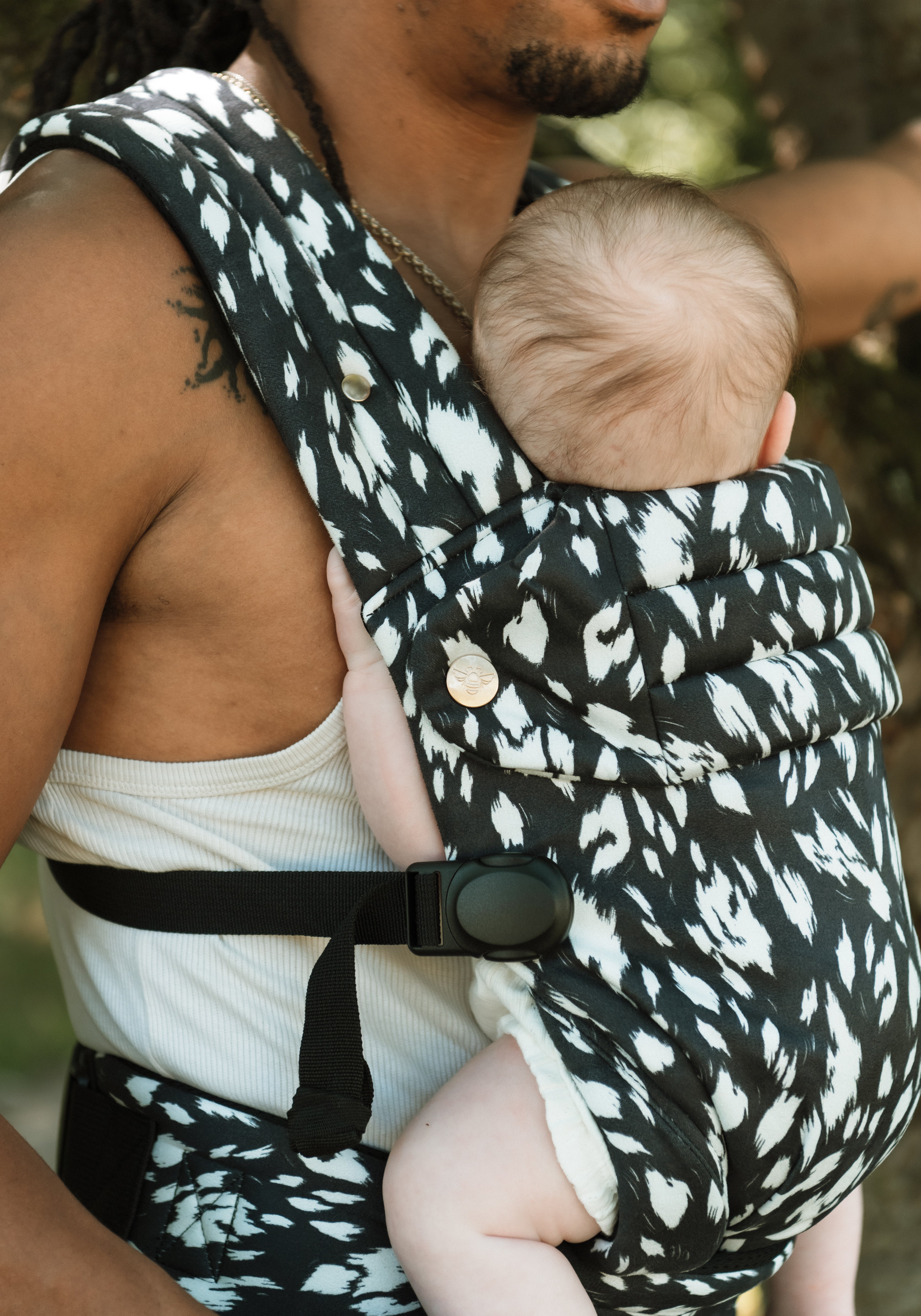 Nomad Air Monochrome Print Baby Carrier - Orca