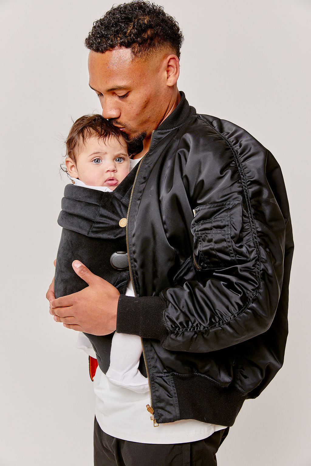 Nomad Air Velvet Baby Carrier - Panther Black