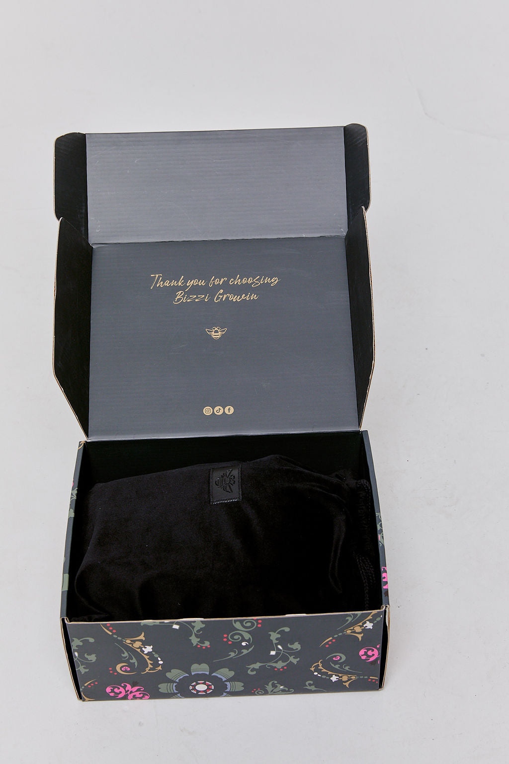 Nomad Air Black Velvet Travel Bag