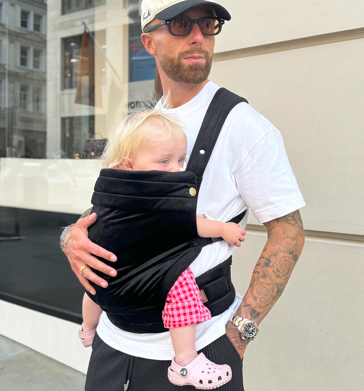 black-velvet-baby-carrier-main.png
