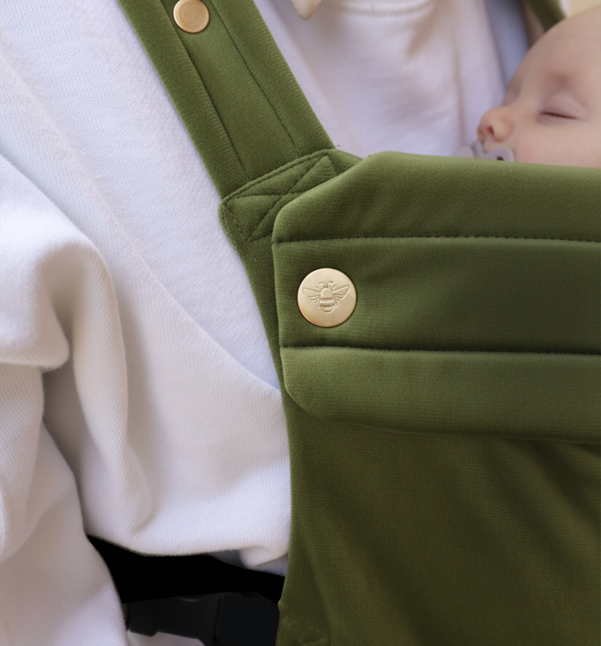 cedar-green-baby-carrier-detail.png