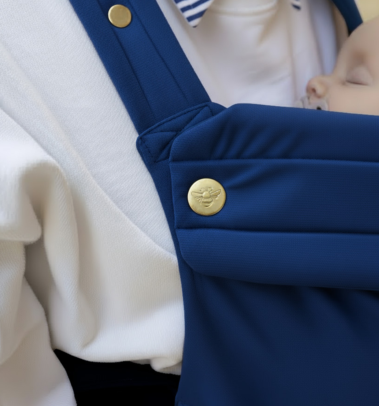 trueblue-green-baby-carrier-detail_a05119c2-f0cf-4545-8c56-dd48b02295cd.png