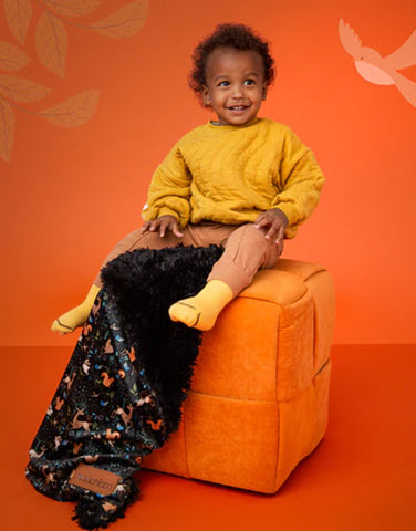 Narnia KoochicooTM baby blanket is the stunning new addition to the KoochicooTM blanket range. Featuring a truly sumptuous woodland print in soft beiges, & autumn hues, on the softest velour fabric, whilst the front side has elegant pompom detailing and beautiful fur.